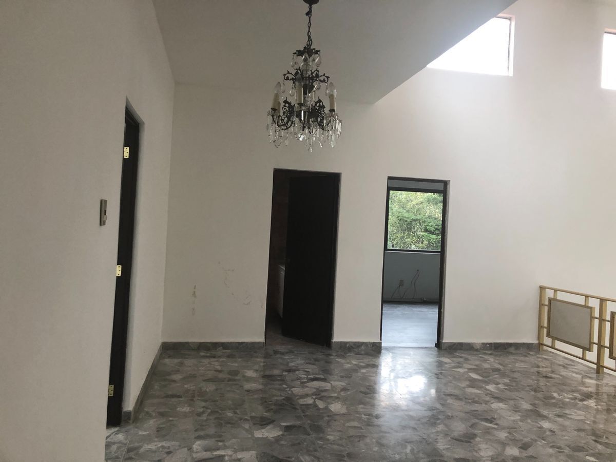 VENDO CASA EN ESQUINA EN LOMAS DE CHAPULTEPEC DE 4 REC
