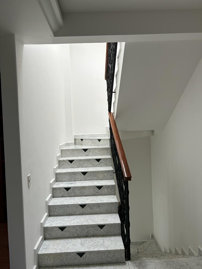 VENDO CASA DE 4 RECAMARAS CON DOBLE VIGILANCIA EN INTERLOMAS