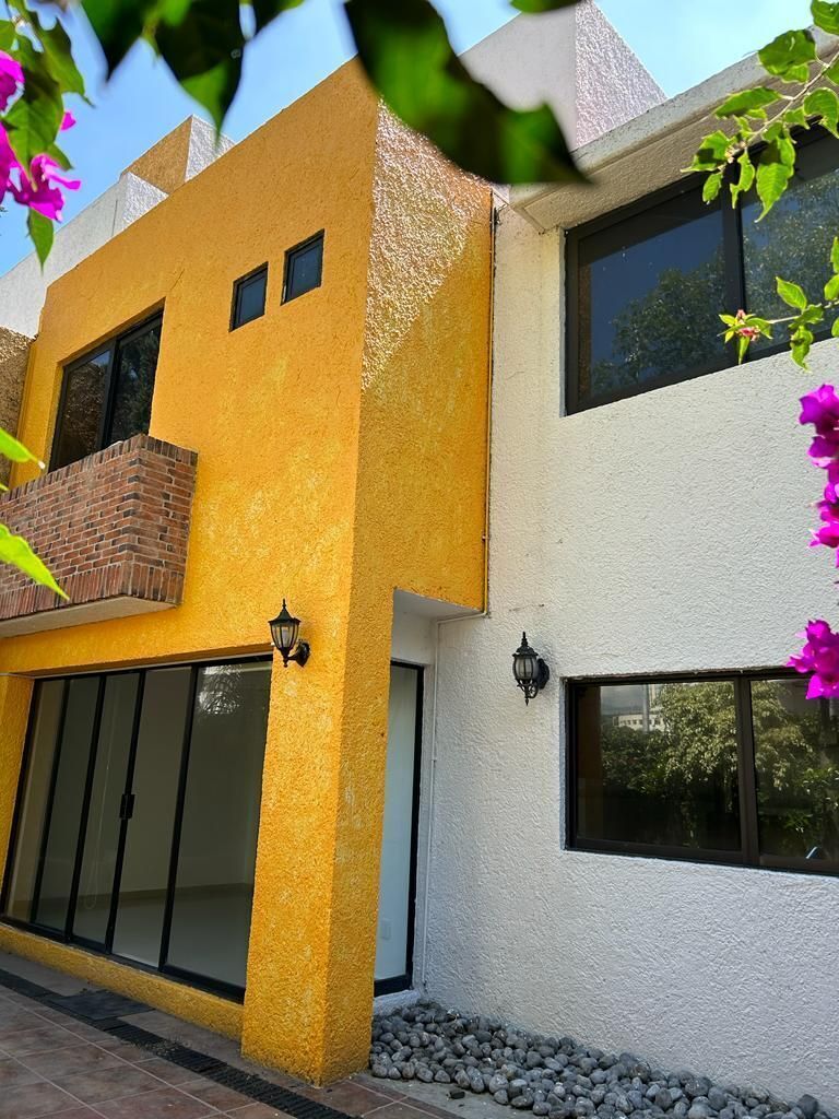 VENDO CASA DE 4 RECAMARAS CON DOBLE VIGILANCIA EN INTERLOMAS