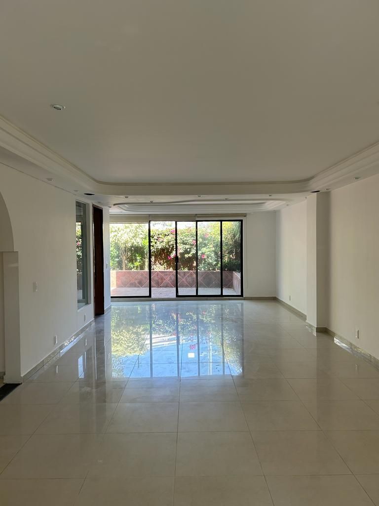 VENDO CASA DE 4 RECAMARAS CON DOBLE VIGILANCIA EN INTERLOMAS