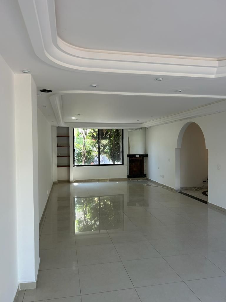 VENDO CASA DE 4 RECAMARAS CON DOBLE VIGILANCIA EN INTERLOMAS