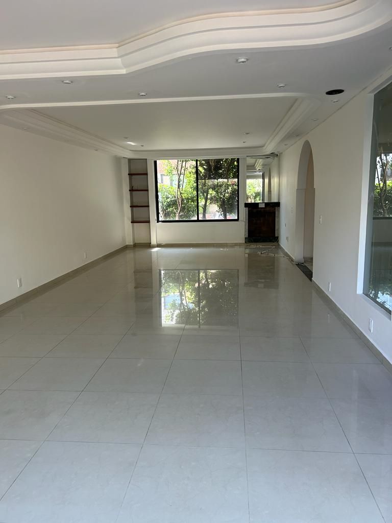 VENDO CASA DE 4 RECAMARAS CON DOBLE VIGILANCIA EN INTERLOMAS