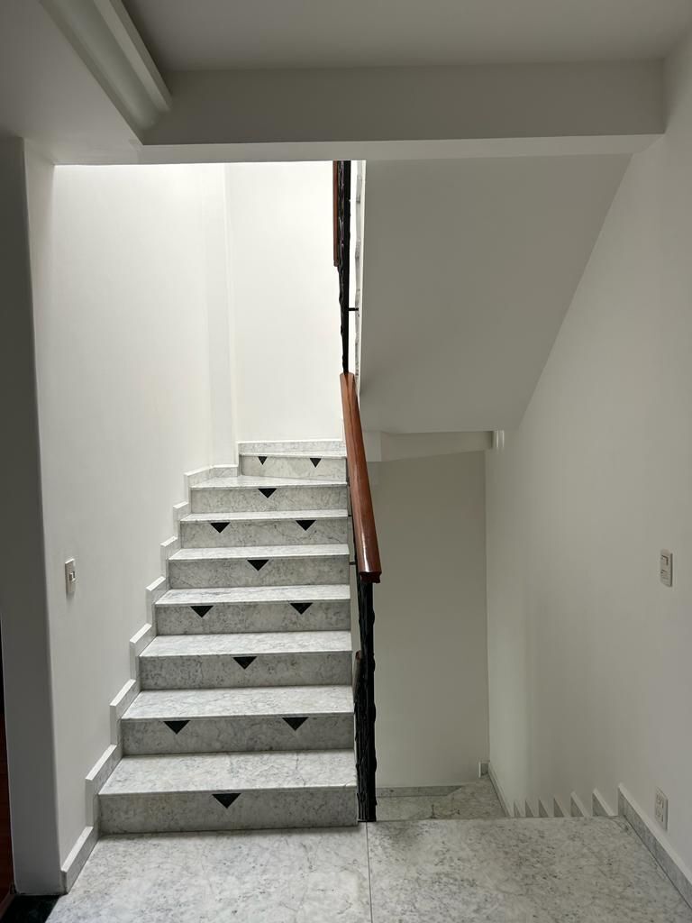 VENDO CASA DE 4 RECAMARAS CON DOBLE VIGILANCIA EN INTERLOMAS
