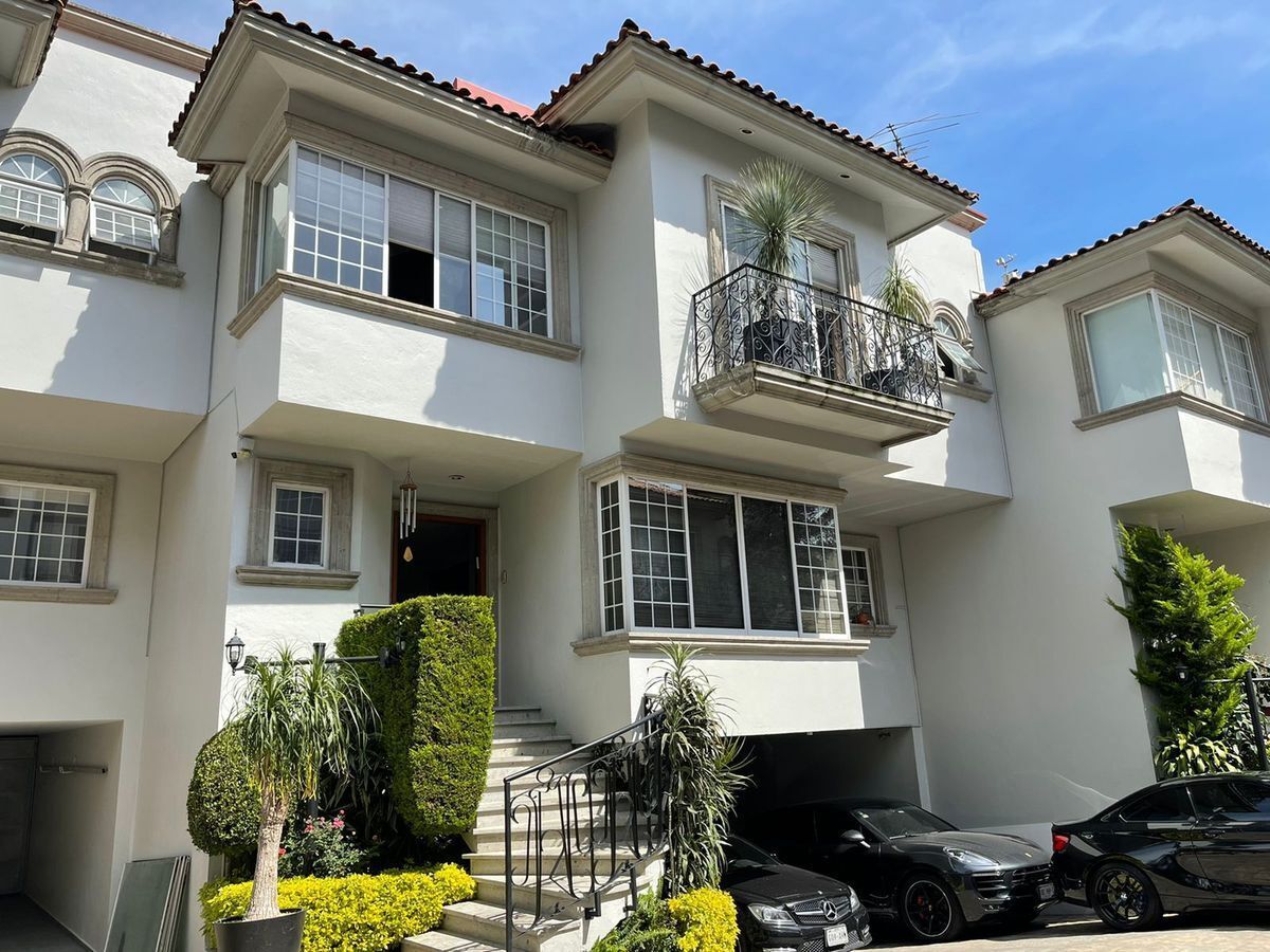 VENDO CASA CON SEGURIDAD EN INTERLOMAS REMODELADA