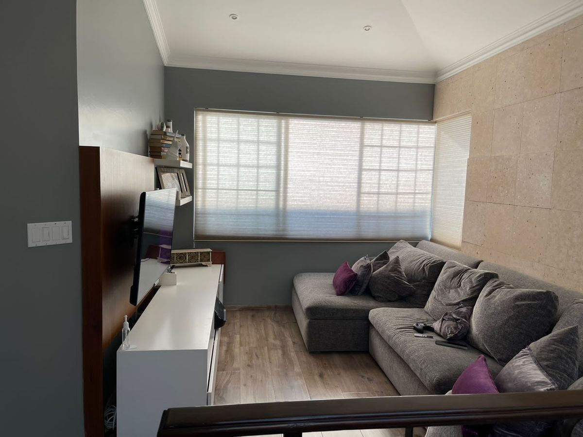 VENDO CASA CON SEGURIDAD EN INTERLOMAS REMODELADA