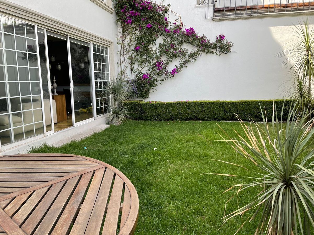 VENDO CASA CON SEGURIDAD EN INTERLOMAS REMODELADA