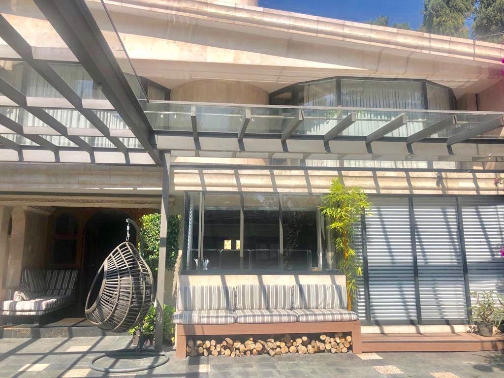 VENDO CASA EN LOMAS HIPODROMO CON VIGILANCIA