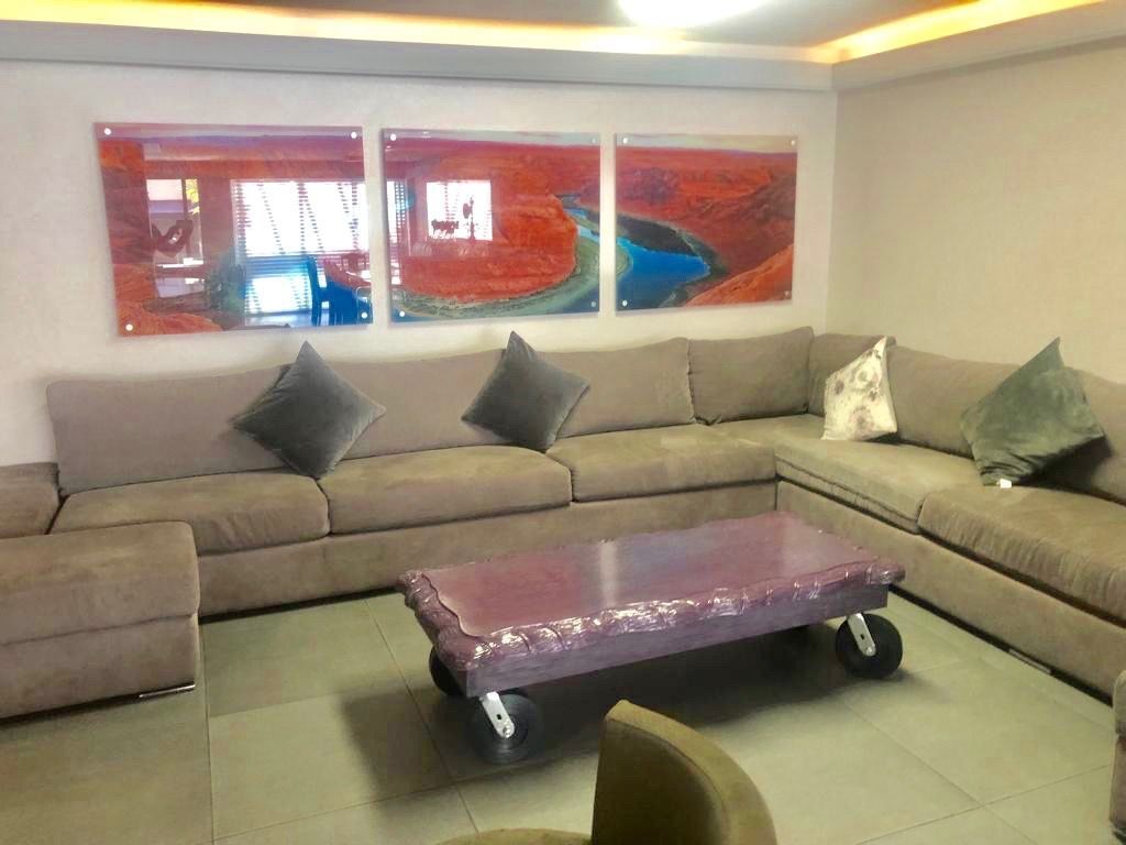 VENDO CASA EN LOMAS HIPODROMO CON VIGILANCIA
