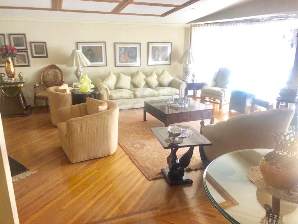 VENDO CASA EN LOMAS HIPODROMO CON VIGILANCIA