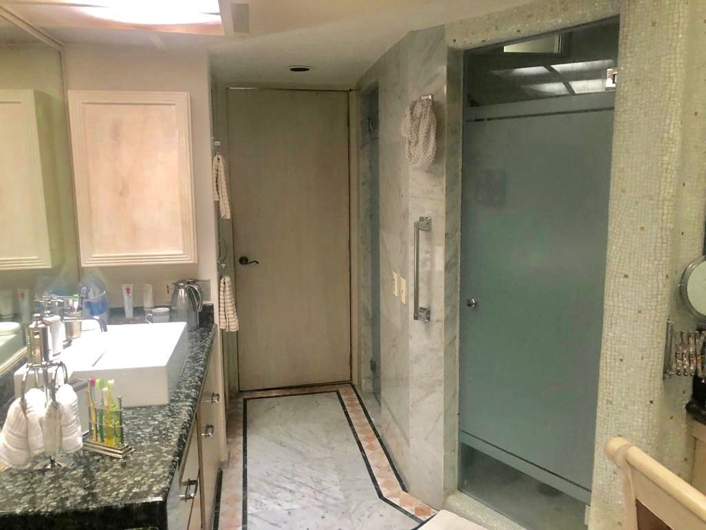 VENDO CASA EN LOMAS HIPODROMO CON VIGILANCIA