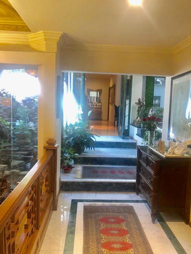 VENDO CASA EN LOMAS HIPODROMO CON VIGILANCIA
