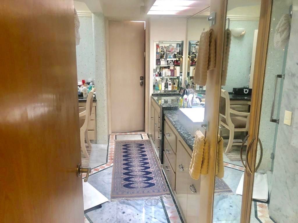 VENDO CASA EN LOMAS HIPODROMO CON VIGILANCIA