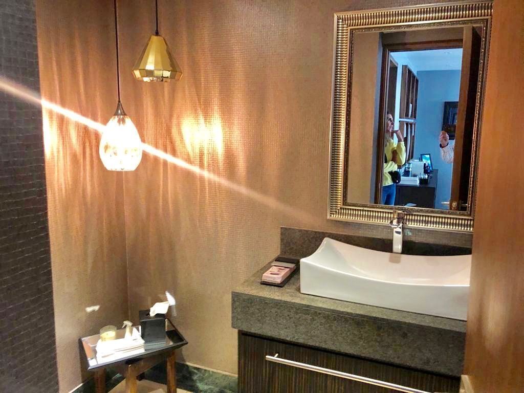 VENDO DEPARTAMENTO REMODELADO EN BOSQUES PISO BAJO