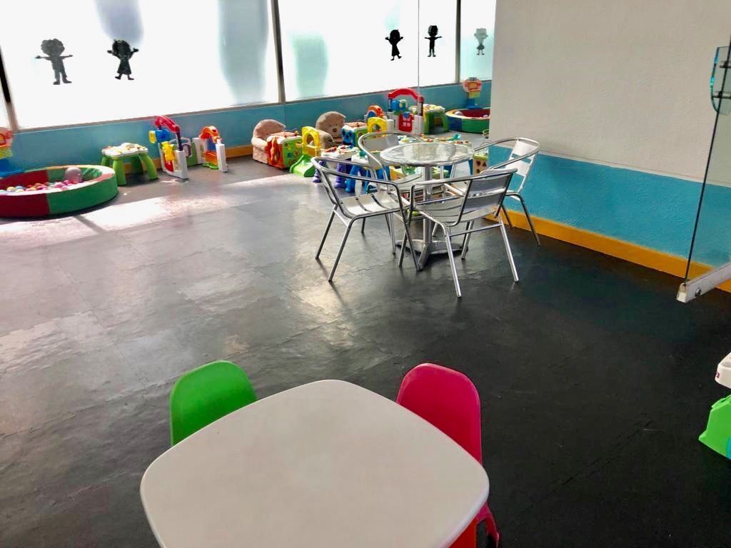 VENDO DEPARTAMENTO REMODELADO EN BOSQUES PISO BAJO