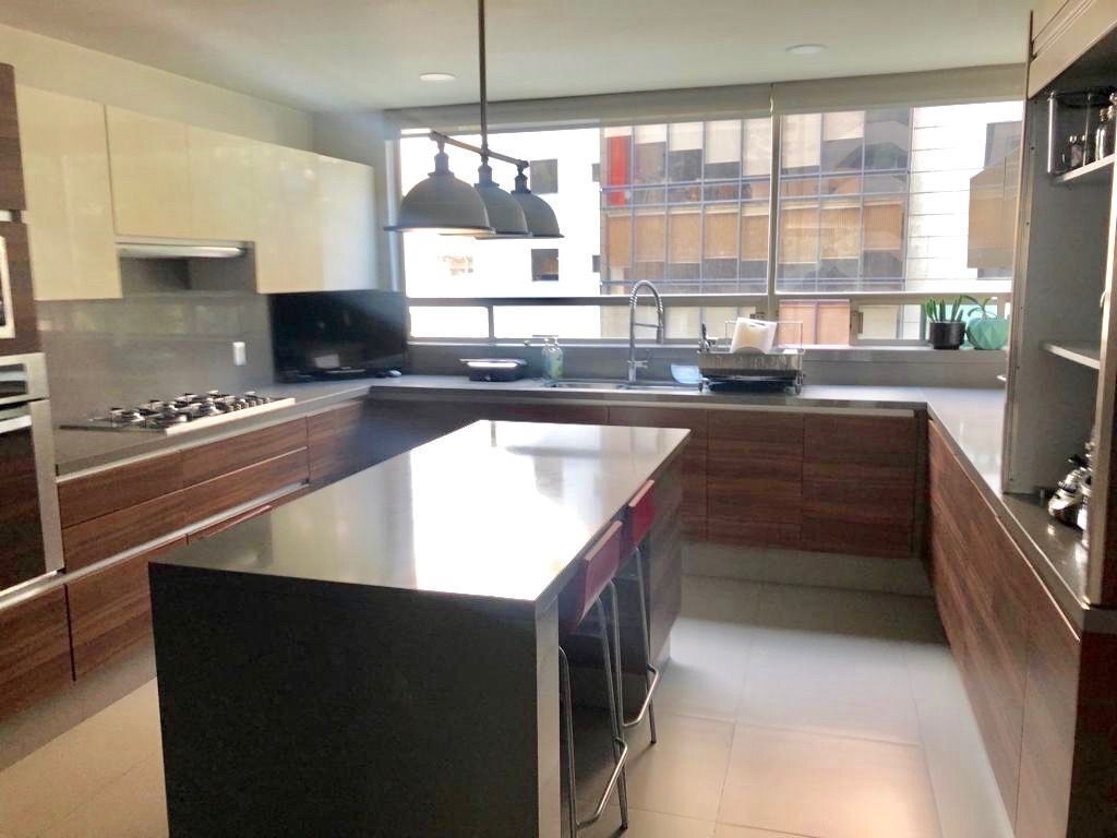 VENDO DEPARTAMENTO REMODELADO EN BOSQUES PISO BAJO