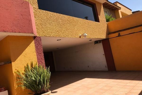 VENDO CASA CON SEGURIDAD EN LOMAS DE LAS PALMAS INTERLOMAS