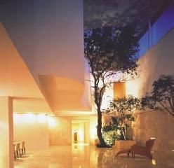 VENDO CASA DEL ARQ. ARAGONES EN BOSQUES