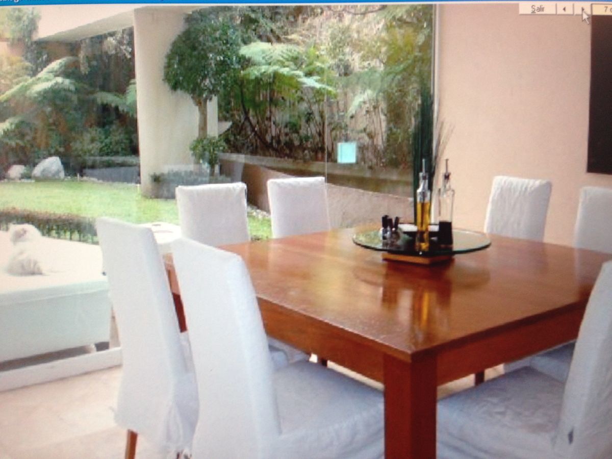 VENDO CASA DEL ARQ. ARAGONES EN BOSQUES