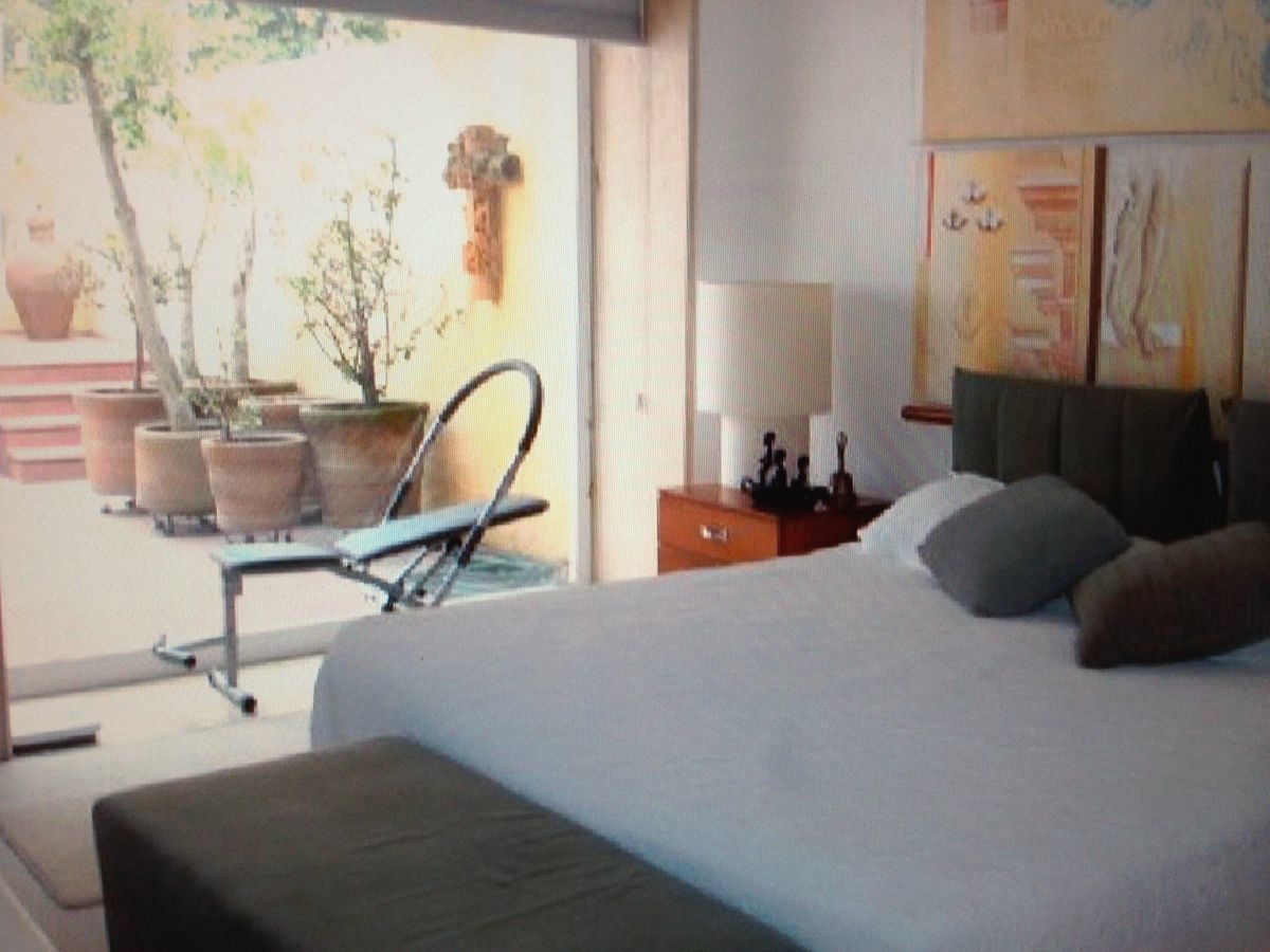 VENDO CASA DEL ARQ. ARAGONES EN BOSQUES