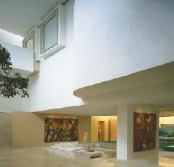 VENDO CASA DEL ARQ. ARAGONES EN BOSQUES