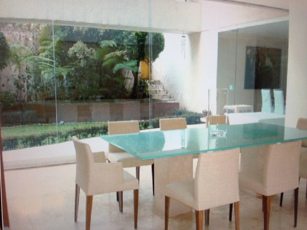 VENDO CASA DEL ARQ. ARAGONES EN BOSQUES