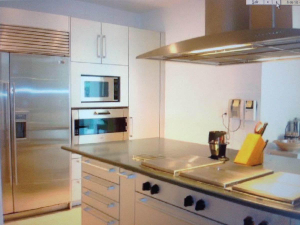 VENDO CASA DEL ARQ. ARAGONES EN BOSQUES