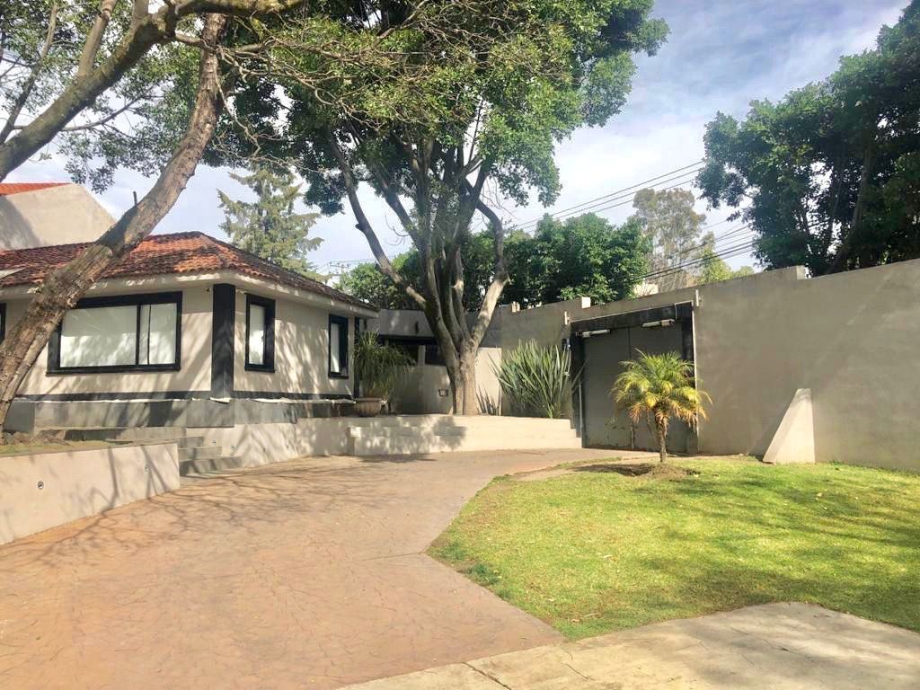 VENDO CASA EN LOMAS HIPODROMO REMODELADA