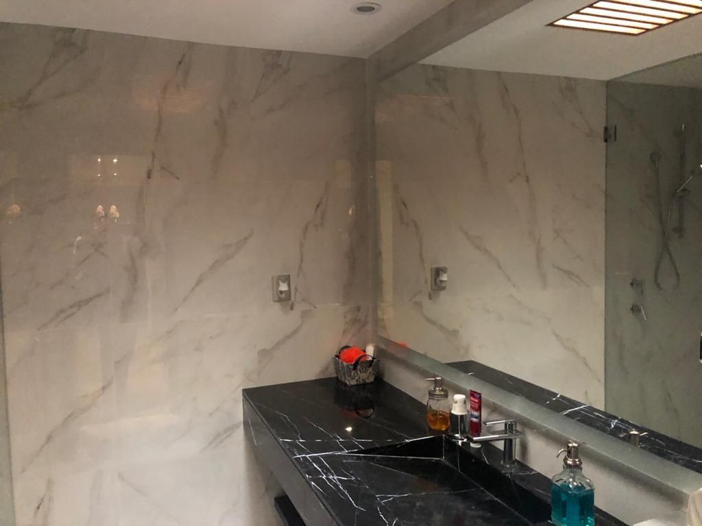 VENDO CASA EN LOMAS HIPODROMO REMODELADA