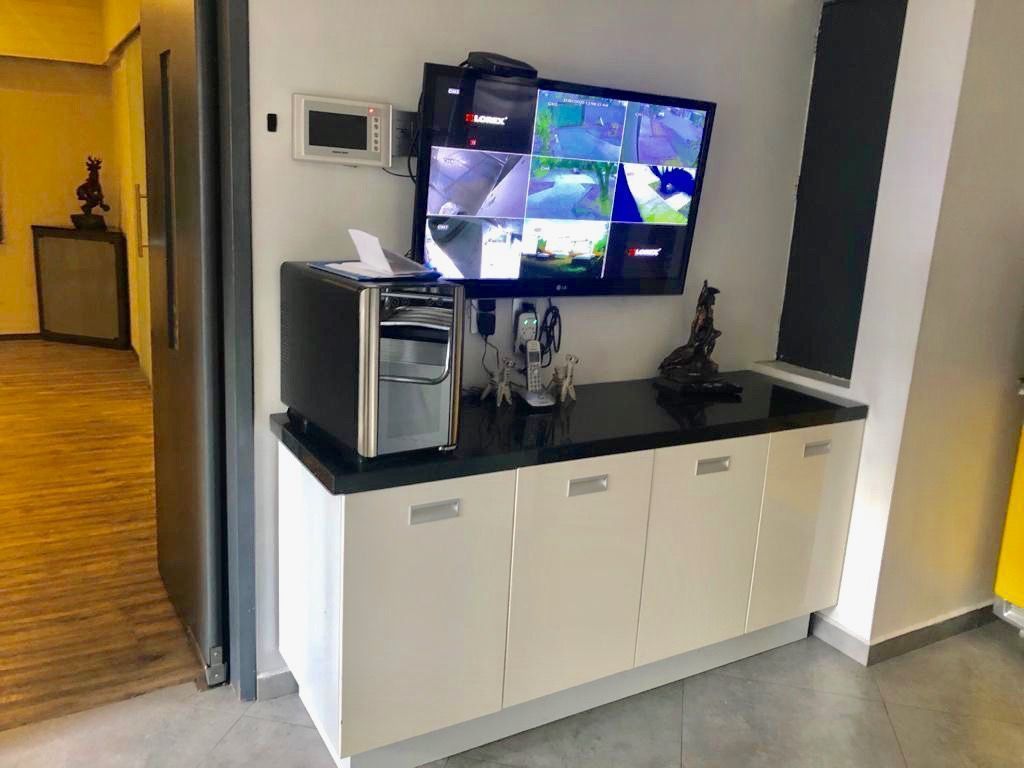 VENDO CASA EN LOMAS HIPODROMO REMODELADA