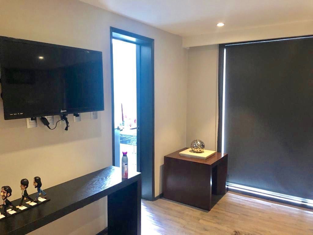 VENDO CASA EN LOMAS HIPODROMO REMODELADA