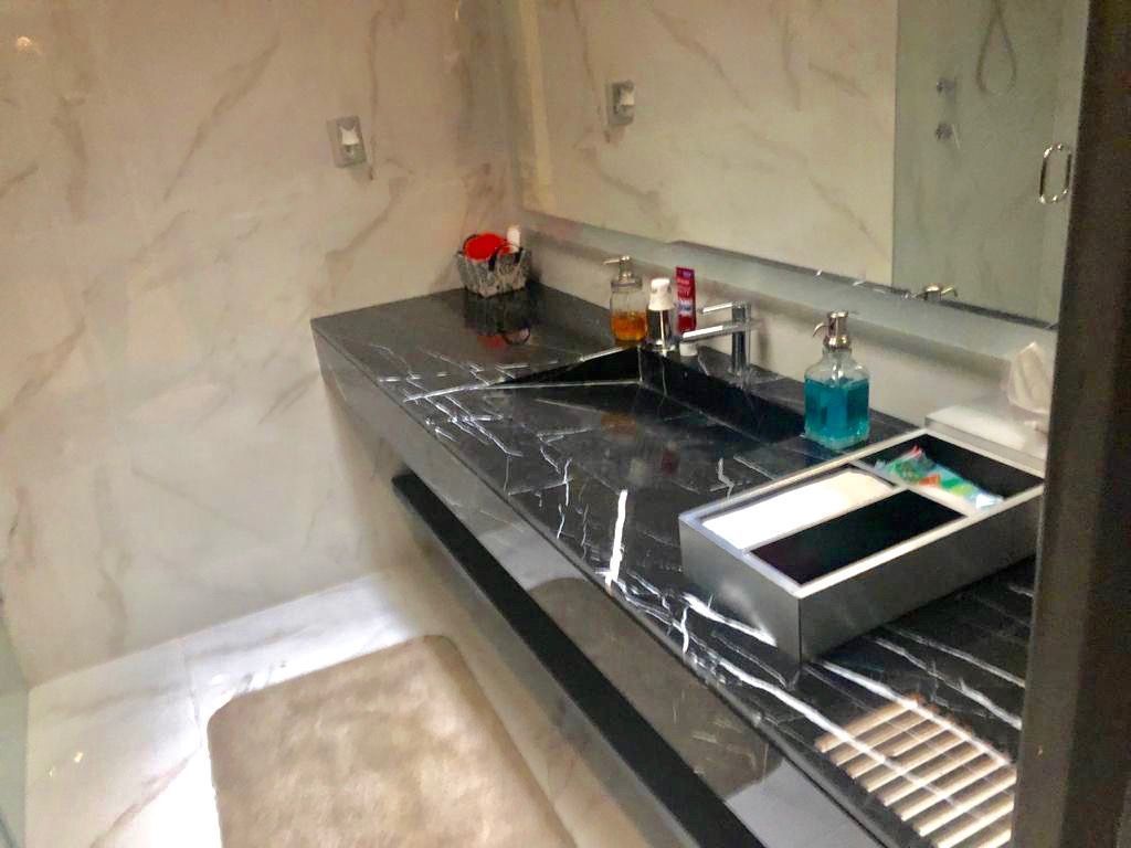 VENDO CASA EN LOMAS HIPODROMO REMODELADA