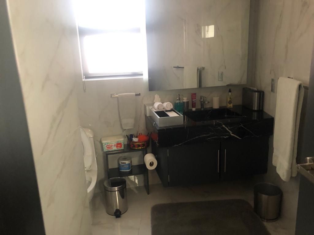 VENDO CASA EN LOMAS HIPODROMO REMODELADA