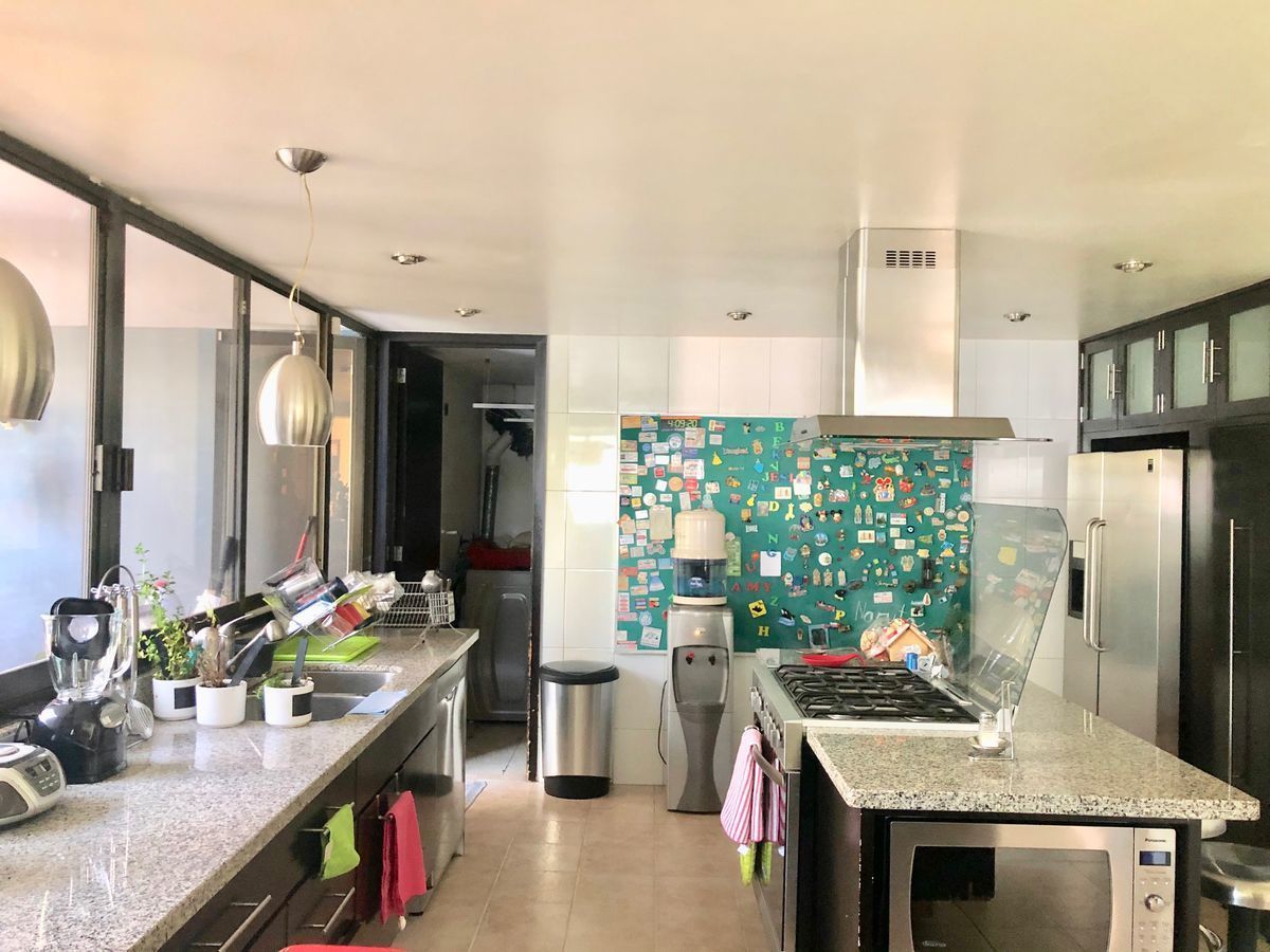 VENDO CASA EN BOSQUES DE LAS LOMAS EN PIRULES