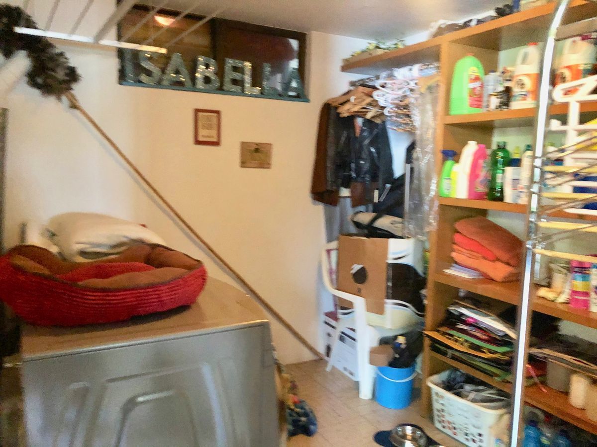 VENDO CASA EN BOSQUES DE LAS LOMAS EN PIRULES