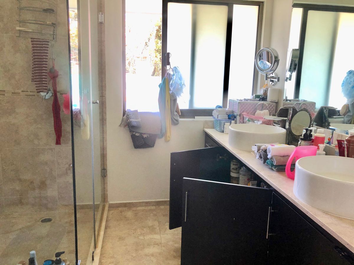 VENDO CASA EN BOSQUES DE LAS LOMAS EN PIRULES