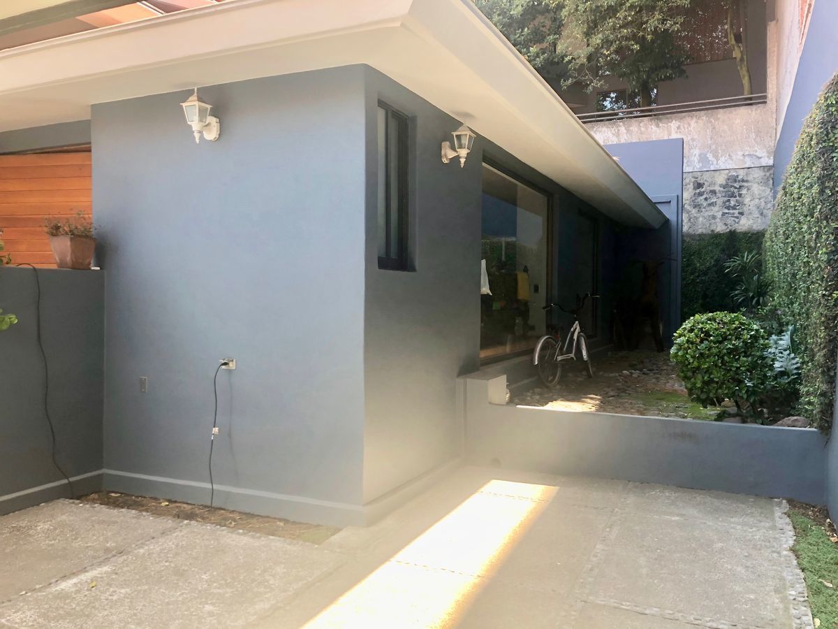 VENDO CASA EN BOSQUES DE LAS LOMAS EN PIRULES