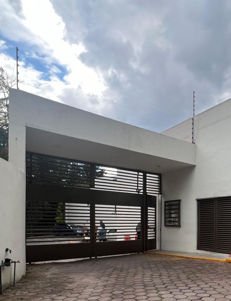 CASA EN VENTA EN PRIVADA- R�?MULO OFARRIL (ATRÁS CENTRO LIBAN�?S)-OLIVAR DE LOS PADRES 