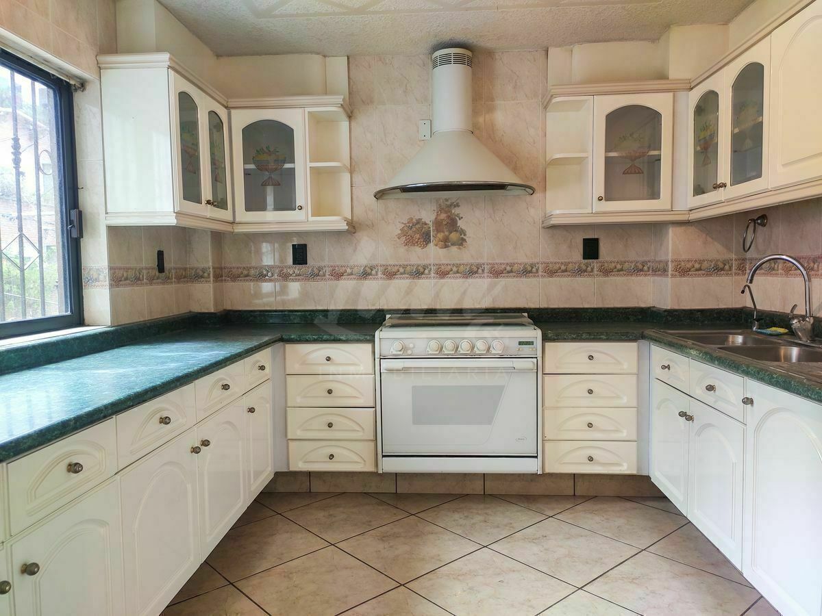RENTA DE CASA EN BARRIO 18, 3 NIVELES