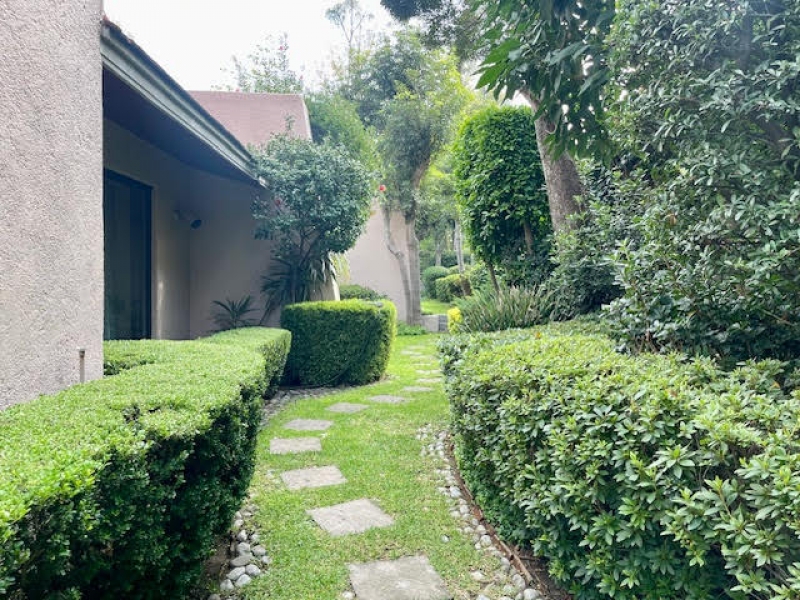 VENTA CASA PARA REMODELAR - BOSQUE DE FRESNOS - BOSQUES DE LAS LOMAS