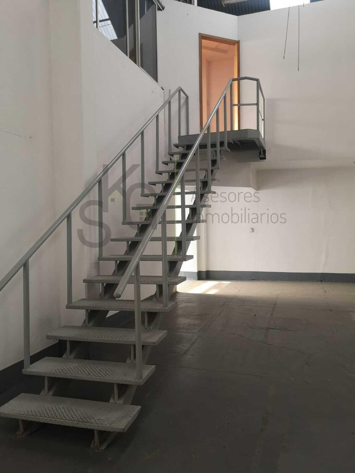 Bodega Industrial con Oficinas- Naucalpan de Juárez