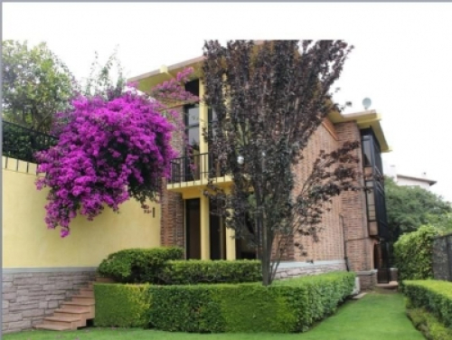 CASA EN VENTA EN BOSQUE DE LAS LOMAS