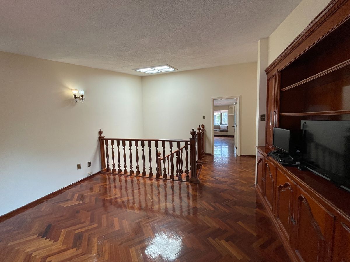 CASA EN VENTA EN LA HERRADURA