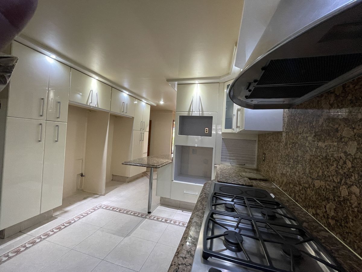 CASA EN VENTA EN LA HERRADURA