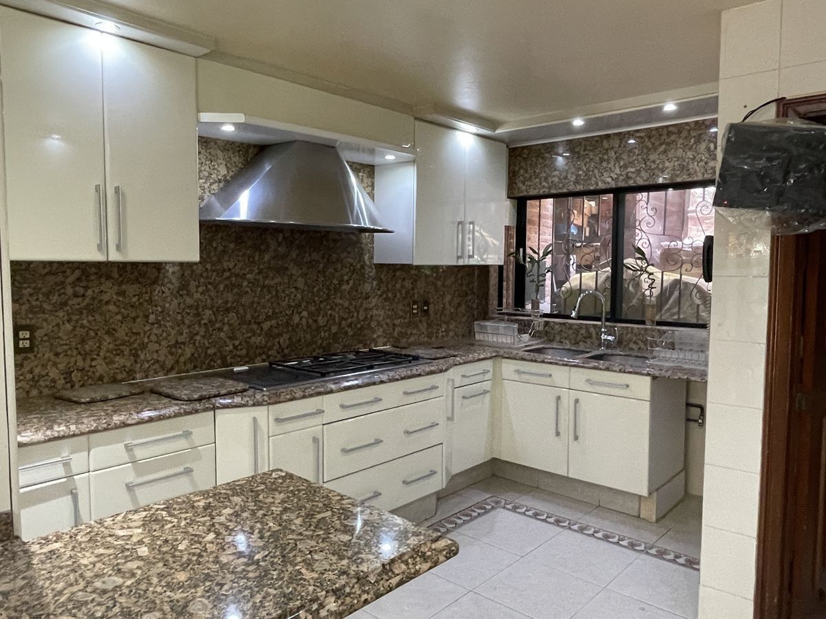 CASA EN VENTA EN LA HERRADURA