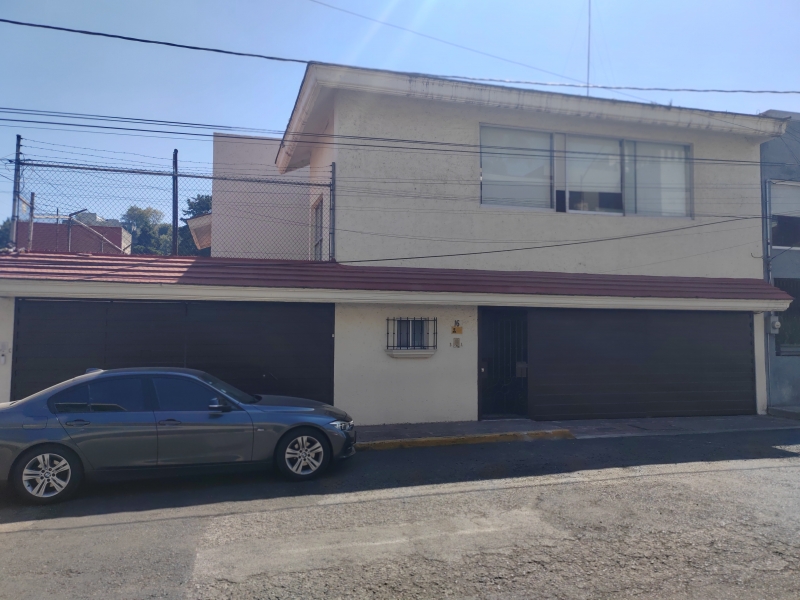 EXCELENTE CASA EN VENTA A DOS CUADRAS DEL COLEGIO IRLANDES.