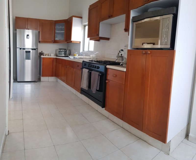 EXCELENTE CASA EN VENTA A DOS CUADRAS DEL COLEGIO IRLANDES.