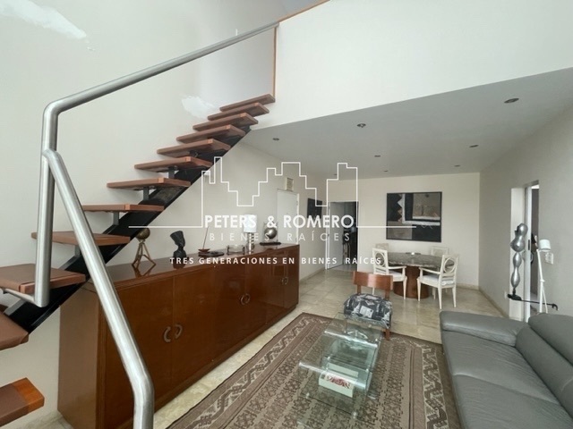 * excelente departamento con mucha iluminación natural *