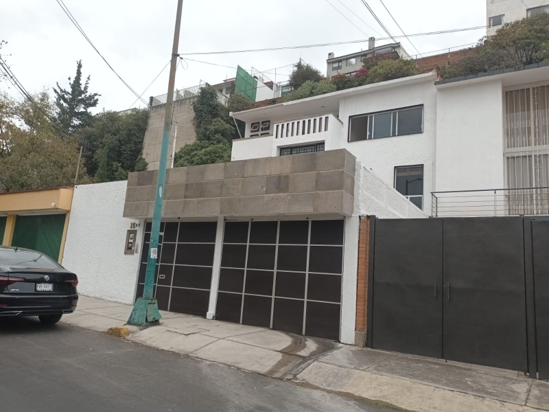 Casa En Venta En Lomas De Las Águilas