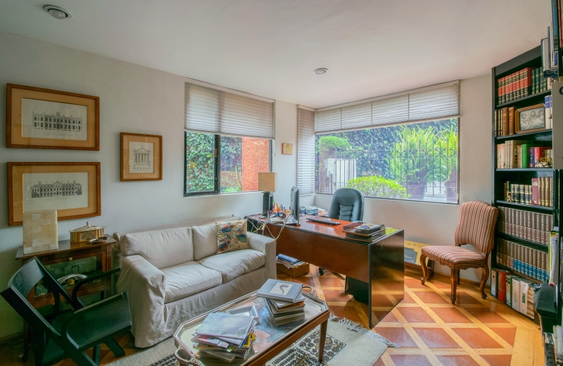 renta de casa amueblada   en  privada  de solo tres casas, amueblada y con sauna.a estilo legorreta