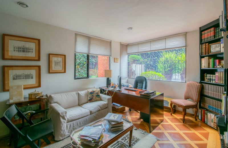 renta de casa amueblada   en  privada  de solo tres casas, amueblada y con sauna.a estilo legorreta